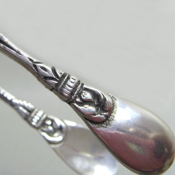 (a1032)Silver clamp for ice.
